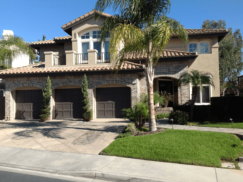 Exterior Color Compliments Brick & Roof Tile